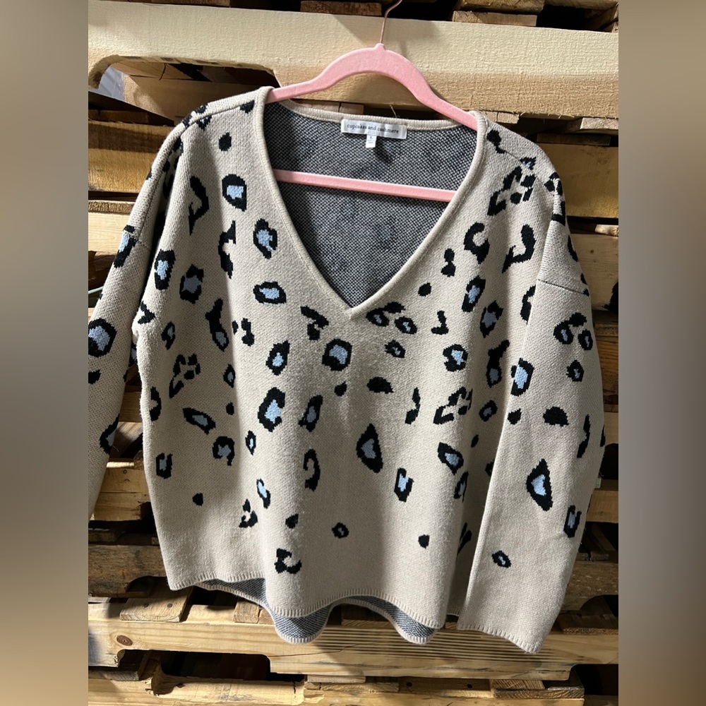 Newman Marcus Cupcakes and Cashmere sweater sz L